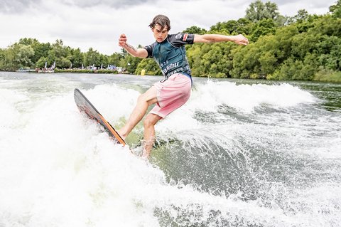 Olli Loder at the 2022 Malibu Boats UK Wakesurf Nationals - Wakesurf